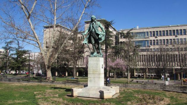 Spomenik Dositeju Obradoviću Studentski park Beograd