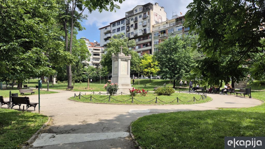 Spomenik poginulim ustanicima Karađorđev park Beograd