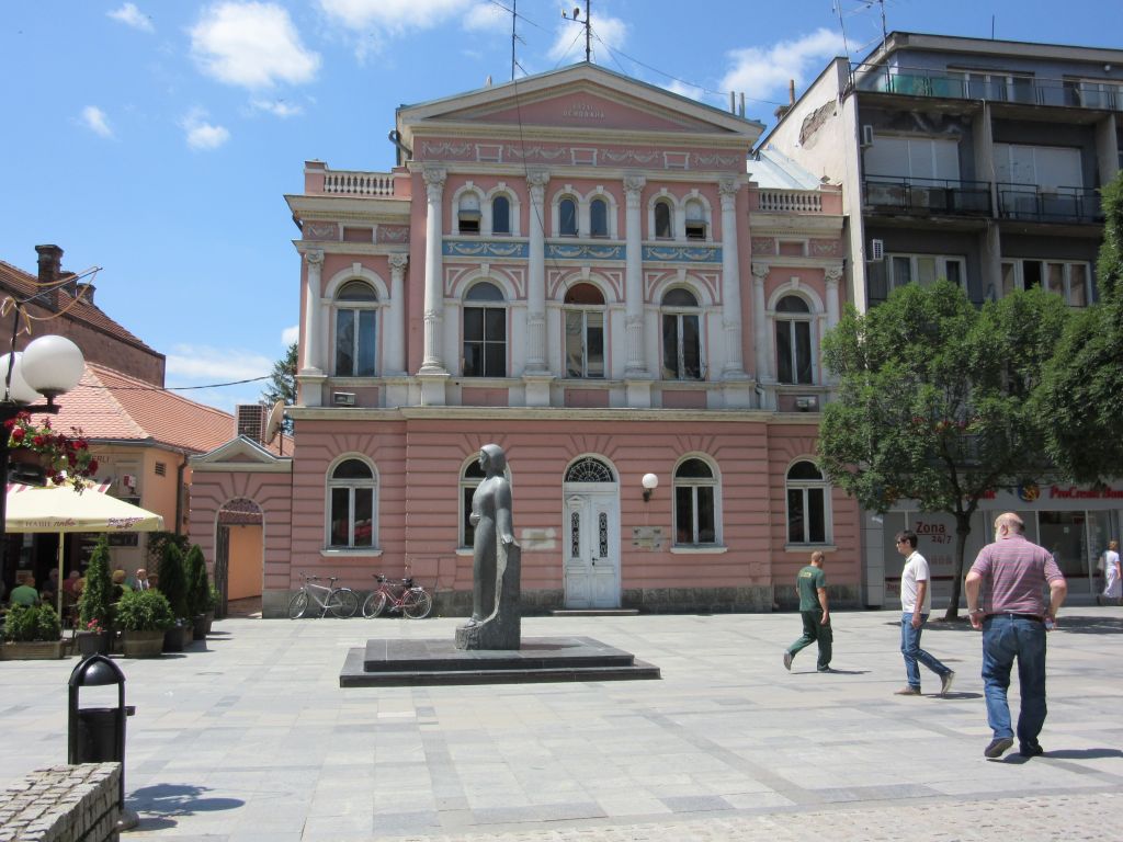 Trg i spomenik Desanke Maksimović Valjevo